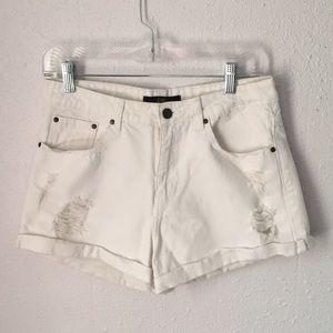 ☠️White denim hi rise distressed shorts